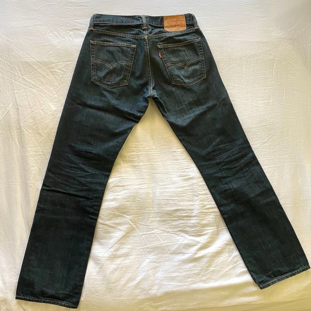 Levi 514 slim straight. 31x 32 dark wash